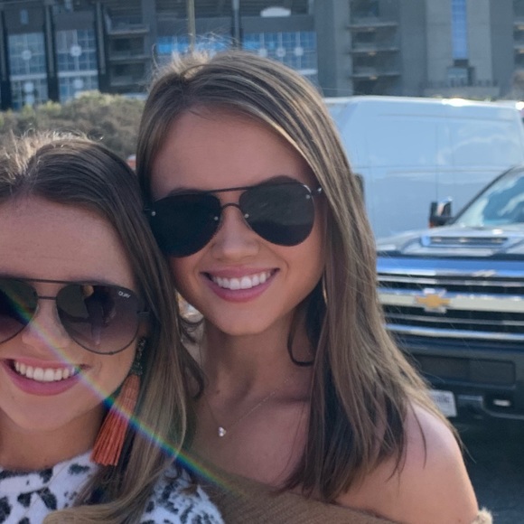 Meet your Posher, Cati Beth - Picture 7 of 8